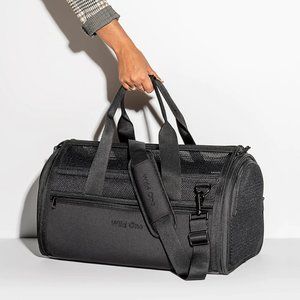 NEW NIB never used Wild One Pet Dog Cat Travel Airplane Carrier Shoulder Bag TSA